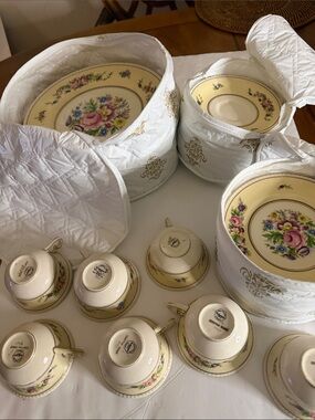 Fondeville SoHo vintage Hampton Court  Ambassador England  floral porcelain set